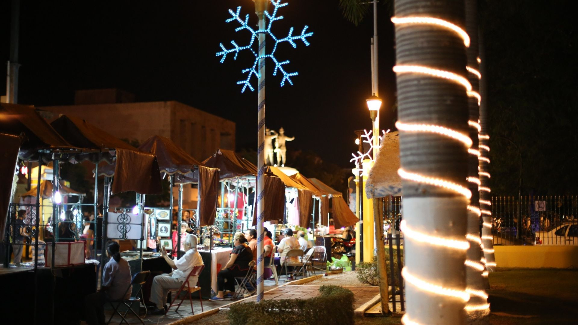 Bazar Navideño en el Remate de Paseo de Montejo