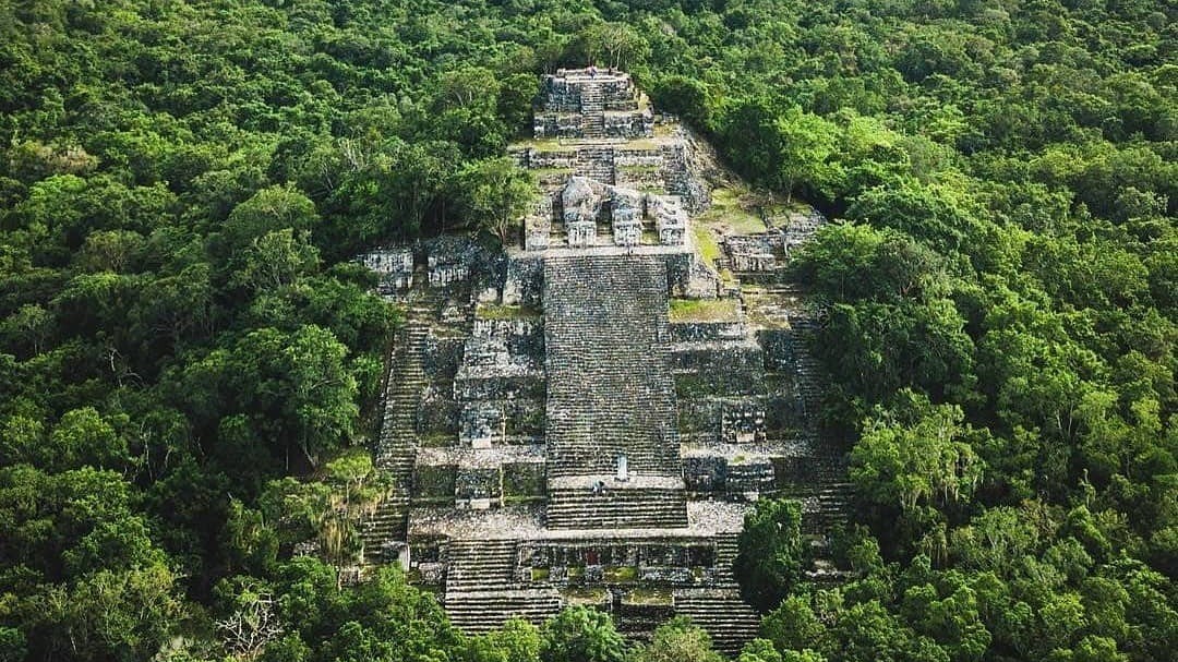 Calakmul, La Zona Arqueológica que asemeja una cascada de Piedra