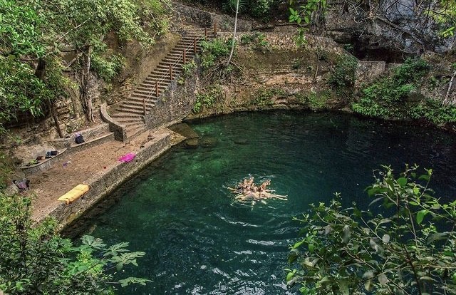 Cenote Xla'kaj, La espectacular piscina natural rodeada de piedra