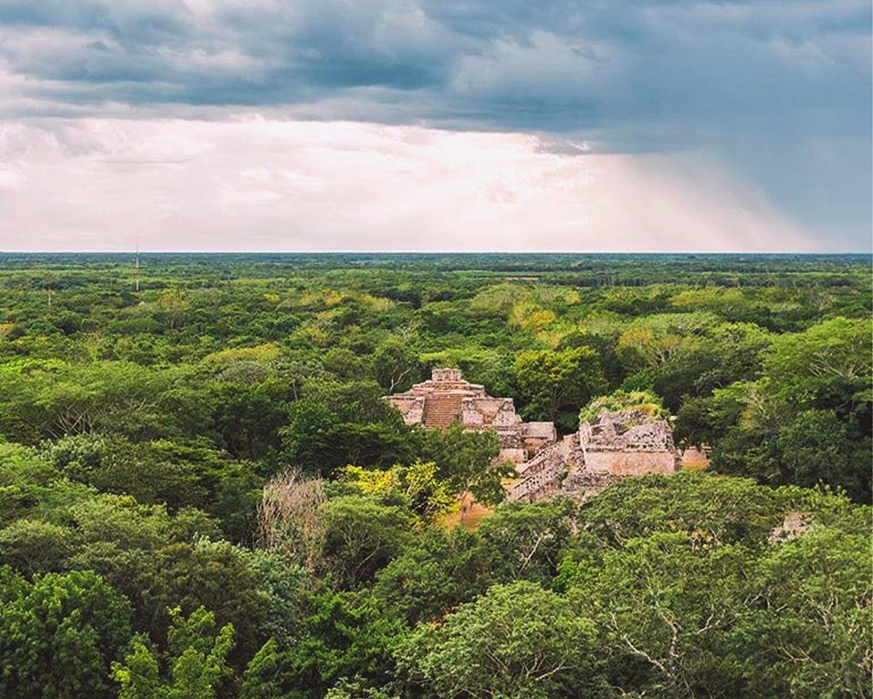 Ek Balam, La arqueología de la Política Maya