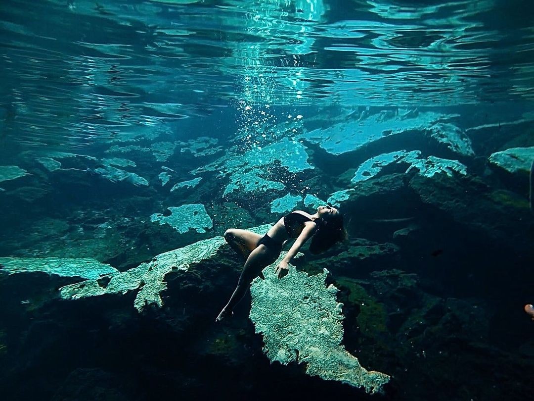 ¿El agua del cenote está fría?