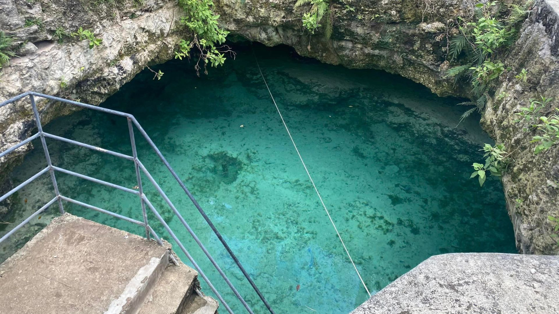 Familia de Hunucmá descubre cenote debajo de su casa al intentar construir piscina