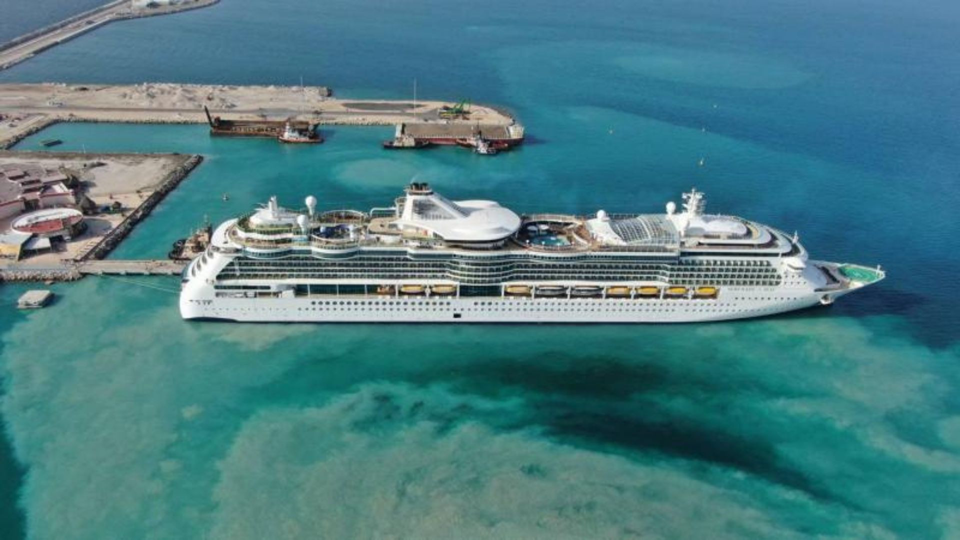 Más de 2500 turistas a bordo del crucero Serenade of the Seas llegan a la costa Yucateca